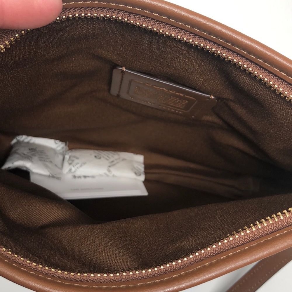 NWT coach outline zip crossbody - Picture 4 of 6